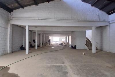 7,000 ft² Warehouse with Backup Generator in Industrial Area - 4