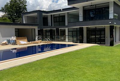 6 Bed Villa with En Suite in Nyari