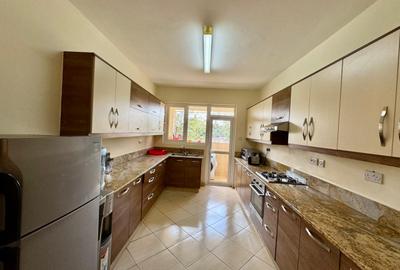 Furnished 2 Bed Apartment with En Suite in Brookside