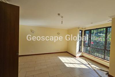 5 Bed House with En Suite in Runda