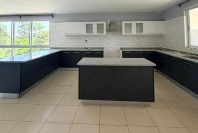4 Bed Apartment with En Suite in General Mathenge - 2