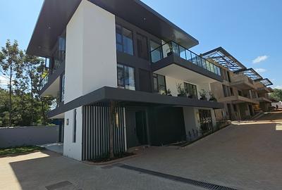 5 Bed Villa with En Suite at Jacaranda Avenue - 2