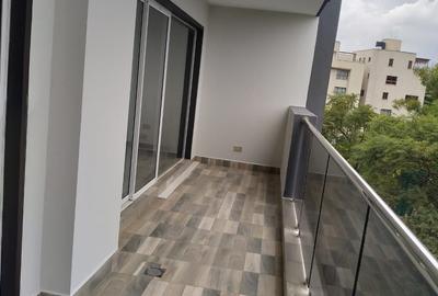 3 Bed Apartment with En Suite in Riverside