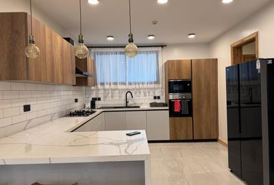 3 Bed Apartment with En Suite in Spring Valley - 2