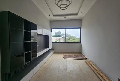 5 Bed House with En Suite in Lavington - 3