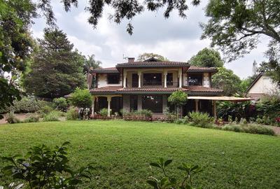 5 Bed House with En Suite in Nyari