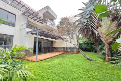 5 Bed Townhouse with En Suite at Lavington Green - 4