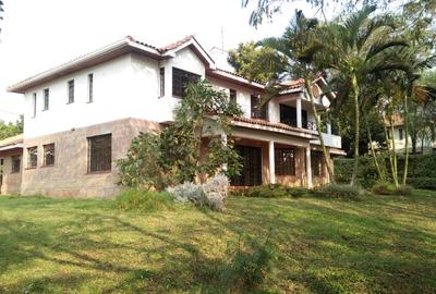 5 Bed Villa with En Suite in Runda