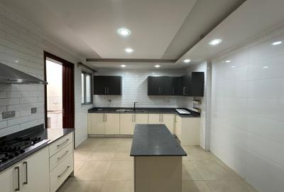 5 Bed Apartment with En Suite at Kilimani