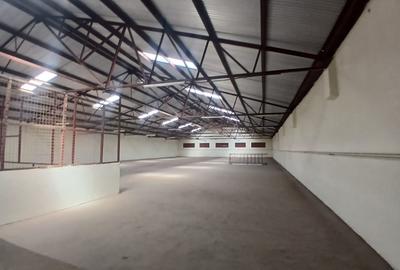 45,000 ft² Warehouse with Backup Generator in Industrial Area - 4