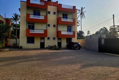 3 Bed Apartment with En Suite in Kizingo