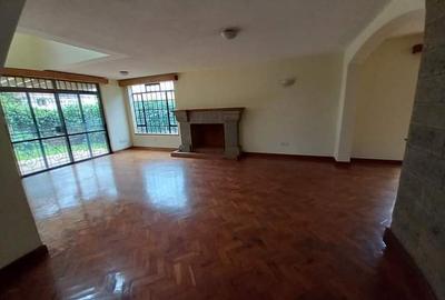 4 Bed Townhouse with En Suite in Spring Valley - 2