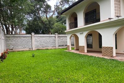 4 Bed Townhouse with En Suite at Lavington - 3
