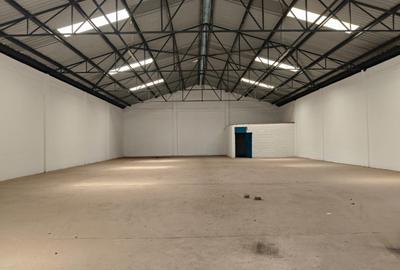 5,000 ft² Warehouse with Service Charge Included in Industrial Area