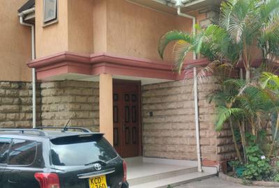 5 Bed House with En Suite in Lavington - 2