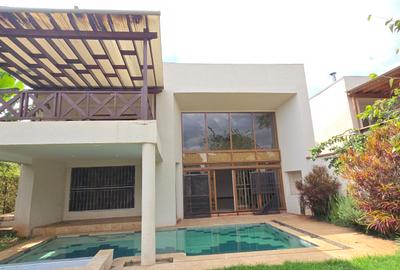 5 Bed Villa with En Suite at Convent Drive