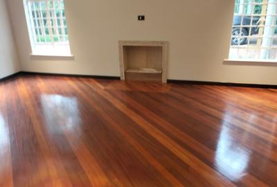 5 Bed House with En Suite in Runda