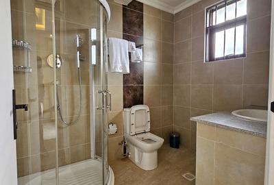 3 Bed Apartment with En Suite in Dennis Pritt