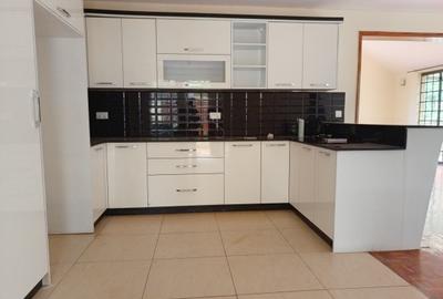 4 Bed Townhouse with En Suite in Kitisuru