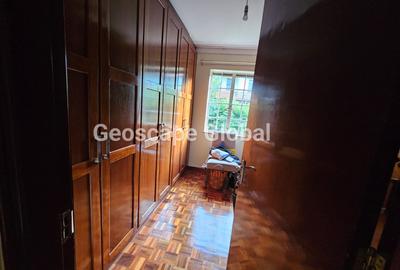 5 Bed Villa with En Suite in Rosslyn - 3