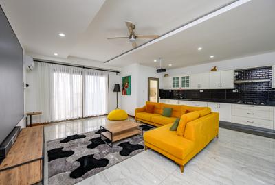 Serviced 2 Bed Apartment with En Suite at 1St Avenue - 2