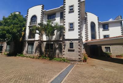 3 Bed Apartment with En Suite in Kilimani