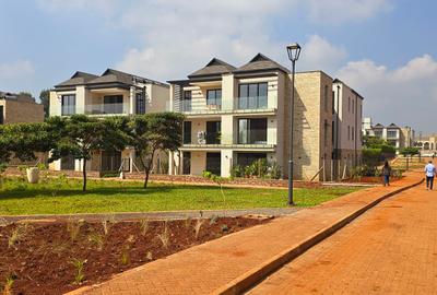 4 Bed House with En Suite at Palm Valley