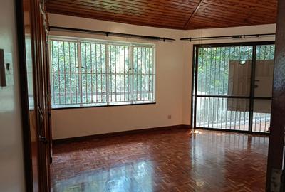4 Bed House with En Suite in Gigiri
