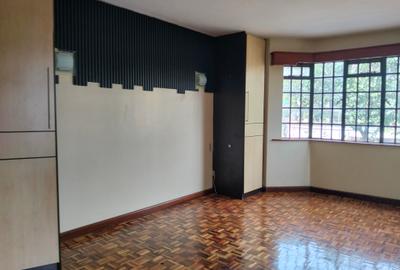 4 Bed Apartment with En Suite in Westlands Area