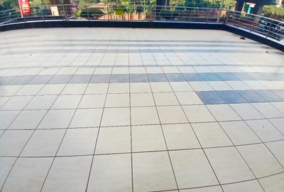 1,000 ft² Shop with Backup Generator in Westlands Area - 3