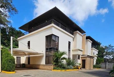5 Bed Townhouse with En Suite in Lavington