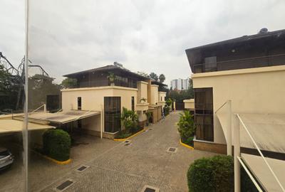4 Bed House with En Suite in Lavington