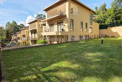 5 Bed Townhouse with En Suite in Lavington - 3