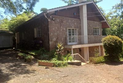 Commercial Property with Parking in Lavington