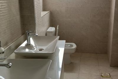 3 Bed Apartment with En Suite in Kileleshwa