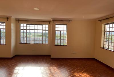 5 Bed House with En Suite in Runda - 2