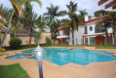 6 Bed House with En Suite in Nyari