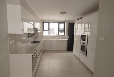 3 Bed Apartment with En Suite at Off Riverside Drive