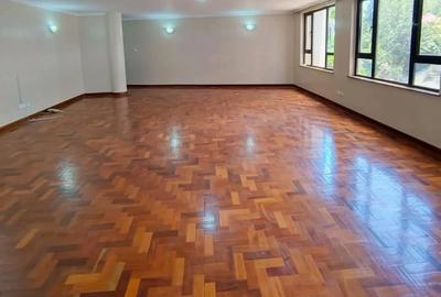 3 Bed Apartment with En Suite in Riverside