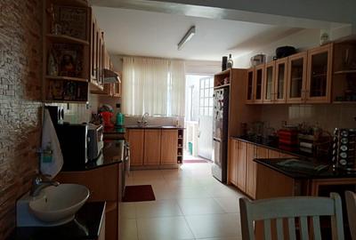 5 Bed Villa with En Suite in Lavington