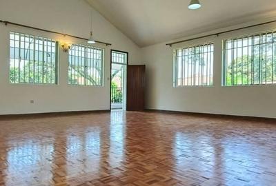 5 Bed House with En Suite in Nyari - 4