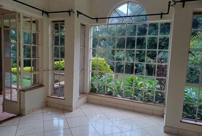 5 Bed Villa with En Suite in Runda