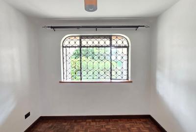 4 Bed House with En Suite in Lavington