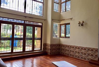 5 Bed House with En Suite in Lavington