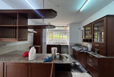 5 Bed Townhouse with En Suite in Rosslyn - 3