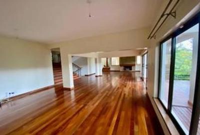 5 Bed Townhouse with En Suite in Kitisuru