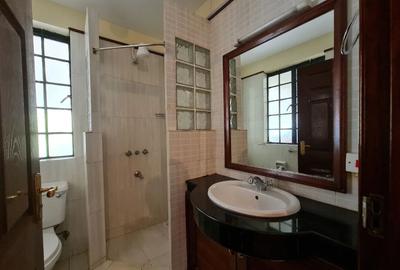 4 Bed Townhouse with En Suite in Lavington - 2