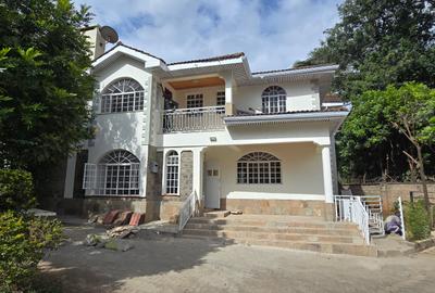 5 Bed Townhouse with En Suite at Lavington Green