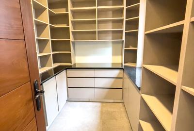 4 Bed House with En Suite in Runda - 2