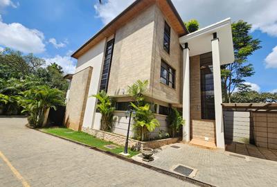 5 Bed Villa with En Suite in Lavington